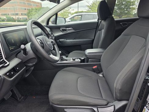 Used 2025 Kia Sportage LX FWD image 6