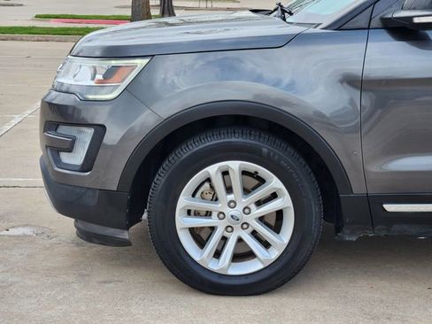 Used 2017 Ford Explorer XLT w/ Equipment Group 201A image 8