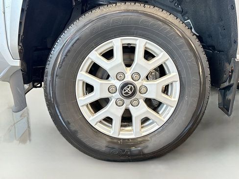 Used 2024 Toyota Tacoma SR5 AWD/4WD image 22