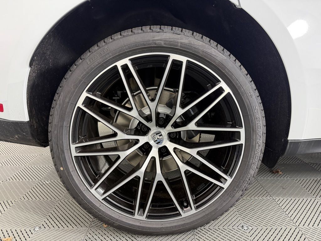 Certified 2026 Porsche Macan AWD/4WD image 13
