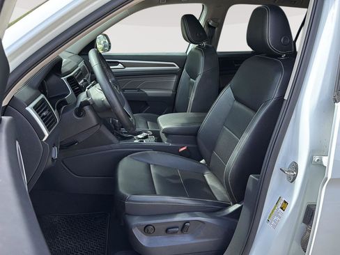 Used 2023 Volkswagen Atlas SE w/ Panoramic Sunroof Package image 11