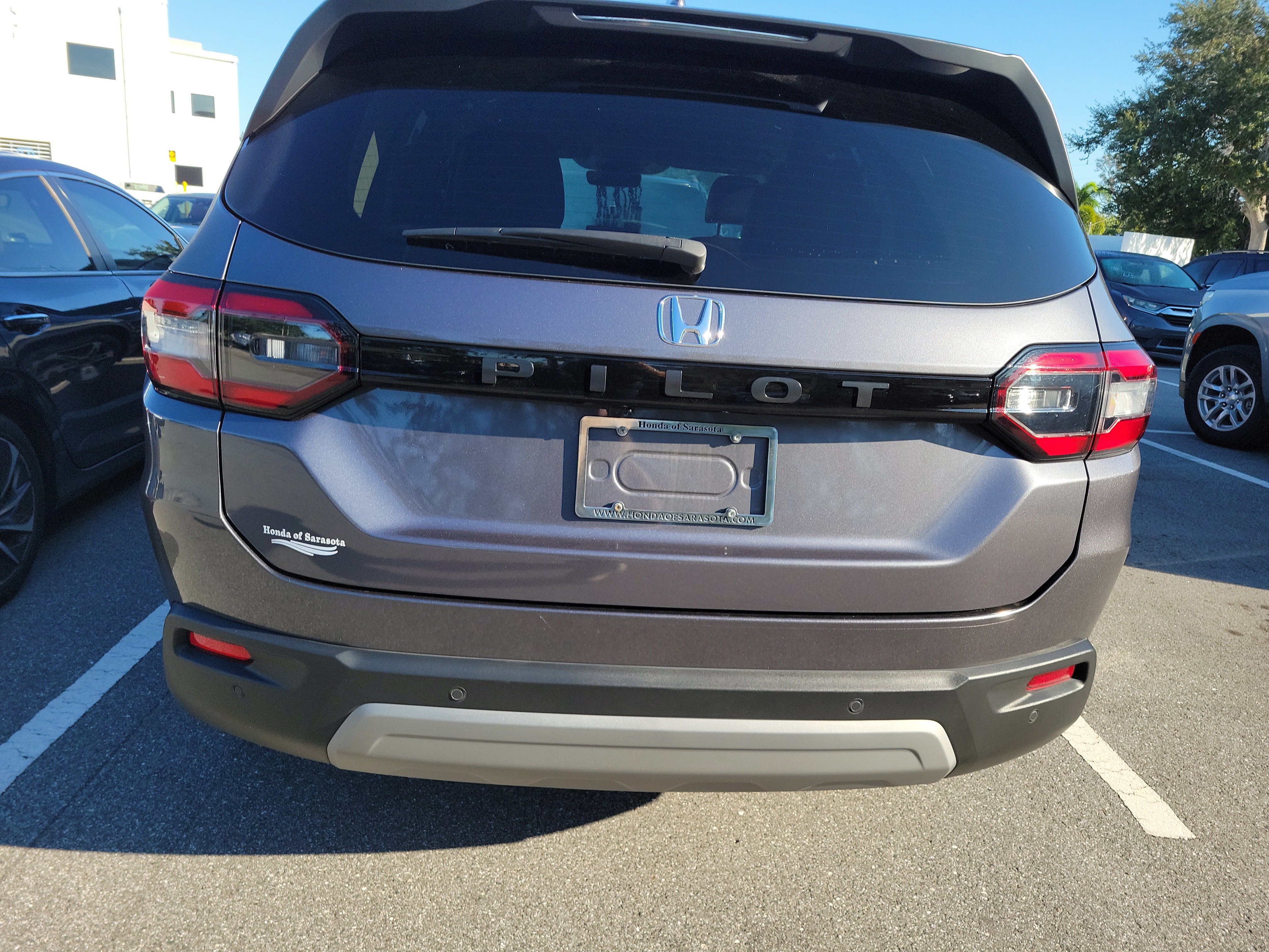 Used 2025 Honda Pilot EX-L image 11