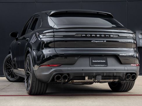 Certified 2026 Porsche Cayenne S AWD/4WD image 3