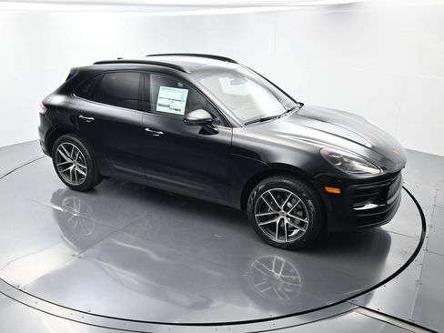 Certified 2026 Porsche Macan AWD/4WD image 41