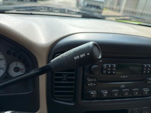 Used 2004 Ford Escape XLS FWD image 50