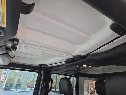 Used 2023 Jeep Wrangler Sahara w/ Cold Weather Group AWD/4WD image 11