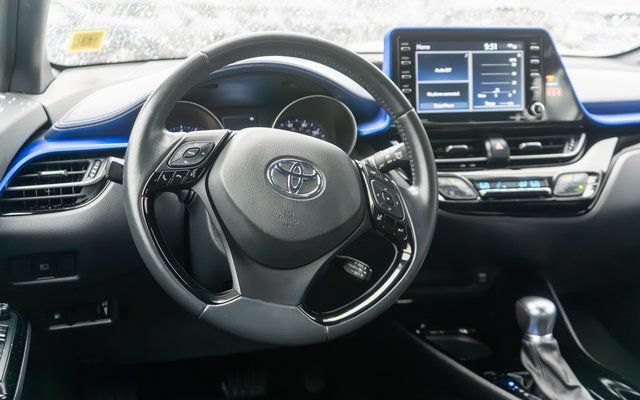 Used 2022 Toyota C-HR FWD image 30