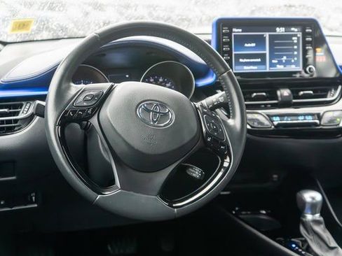 Used 2022 Toyota C-HR XLE FWD image 30