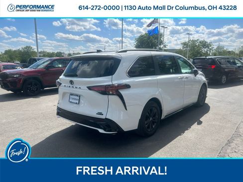 Used 2024 Toyota Sienna AWD image 4
