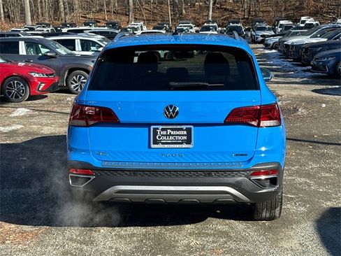 Certified 2023 Volkswagen Taos SEL image 3
