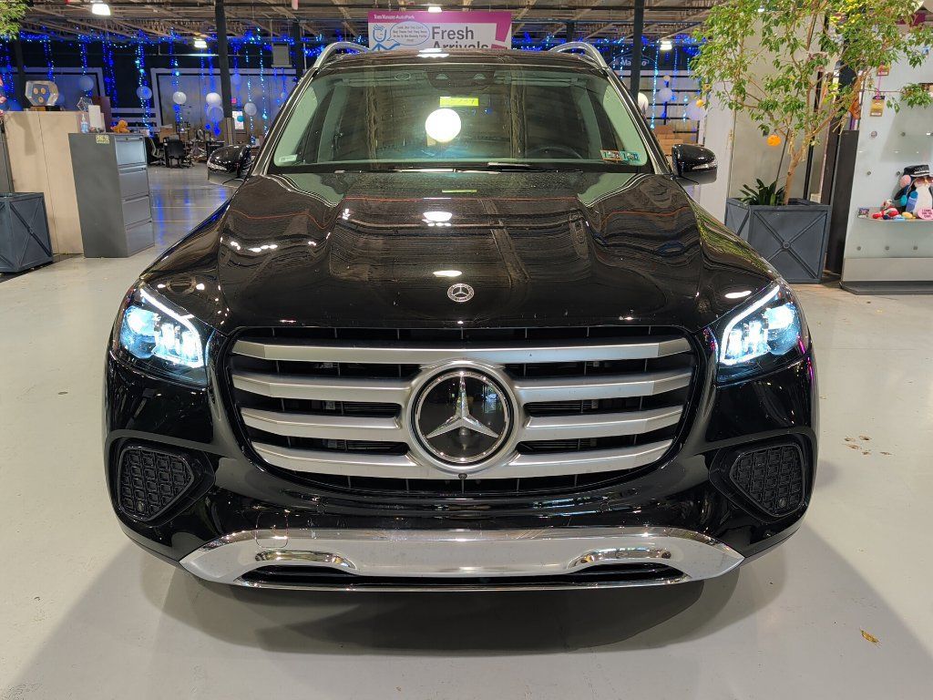 Used 2026 Mercedes-Benz GLS 450 4MATIC image 3