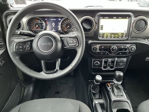 Used 2023 Jeep Gladiator Willys image 13