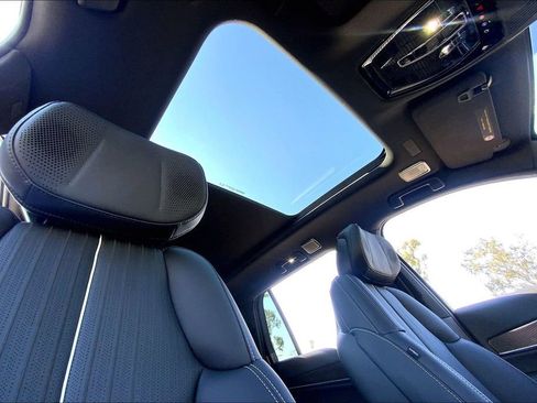 New 2026 Cadillac Vistiq Sport image 32