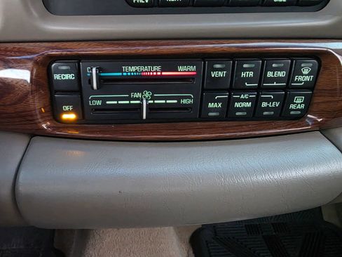 Used 2000 Buick Le Sabre Custom w/ Premium Opt Pkg FWD image 13