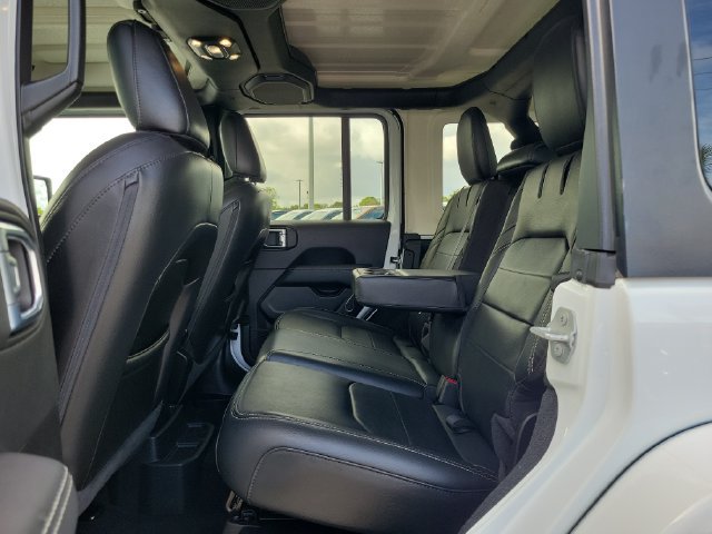 Used 2022 Jeep Wrangler Unlimited Sahara w/ Safety Group AWD/4WD image 10