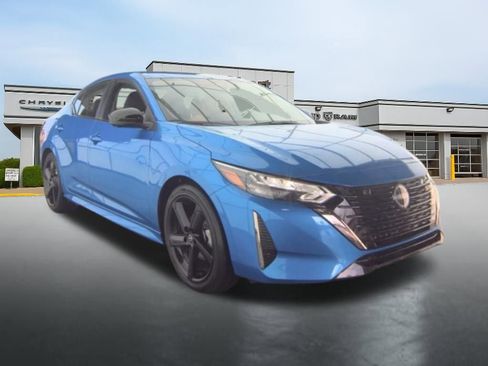 Used 2025 Nissan Sentra SR w/ SR Premium Package image 6