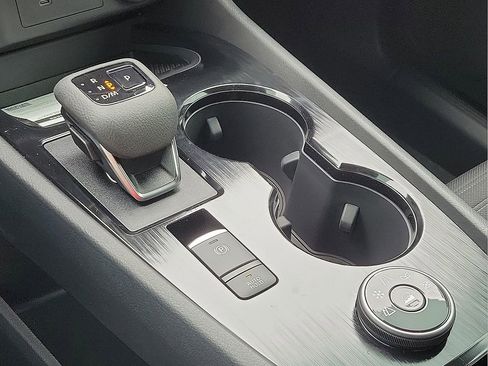 Used 2025 Nissan Rogue SV image 11