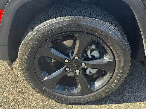 Used 2023 Jeep Grand Cherokee Altitude image 10