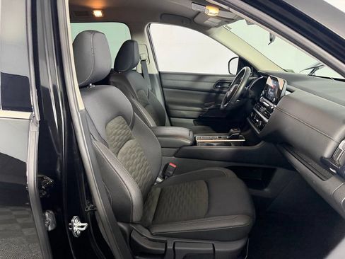 Used 2025 Nissan Pathfinder SV FWD image 37
