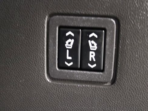 Used 2018 Chevrolet Traverse High Country image 16