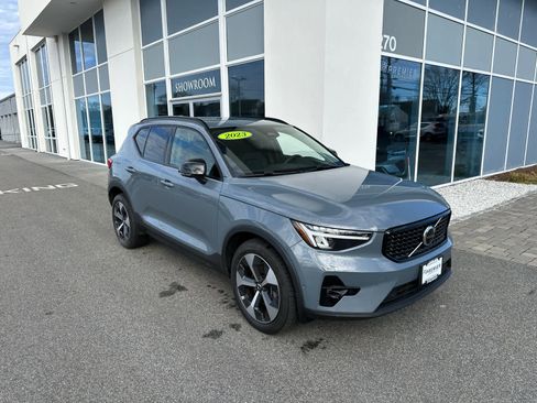 Used 2023 Volvo XC40 B5 Plus w/ Driver Assist Package image 4