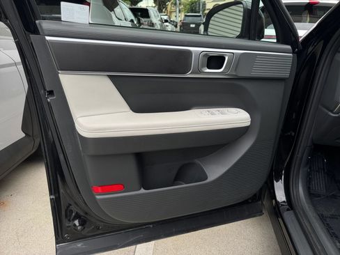 Used 2025 Hyundai Santa Fe SEL FWD image 18