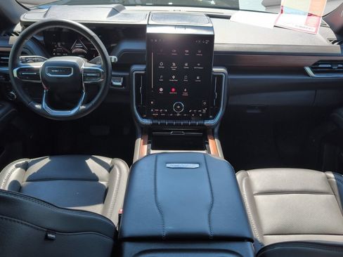 Used 2025 GMC Yukon Denali AWD/4WD image 18