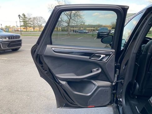 Used 2017 Porsche Macan image 26