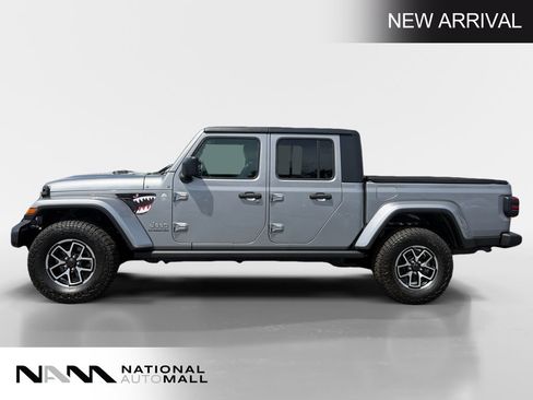 Used 2020 Jeep Gladiator Overland w/ Uconnect 4C Nav & Sound Group AWD/4WD image 2