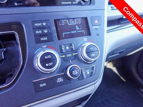 Certified 2019 Toyota Sienna XLE image 21