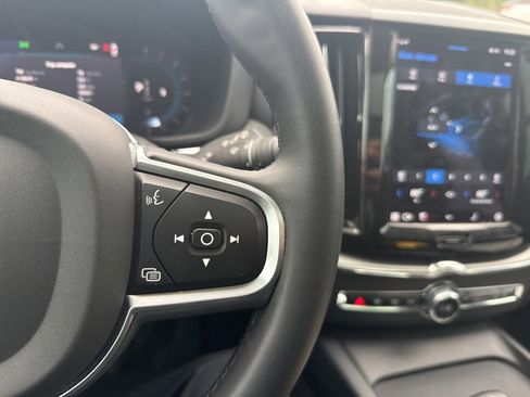 Used 2023 Volvo XC60 B5 Core image 22