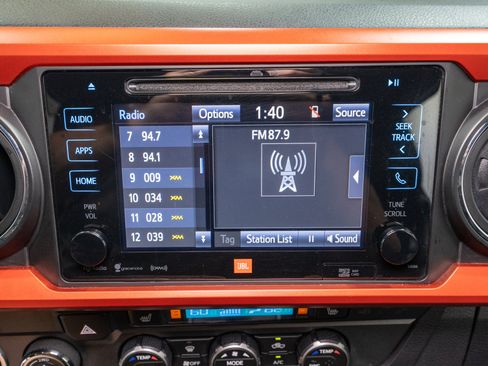 Used 2019 Toyota Tacoma TRD Off-Road AWD/4WD image 18
