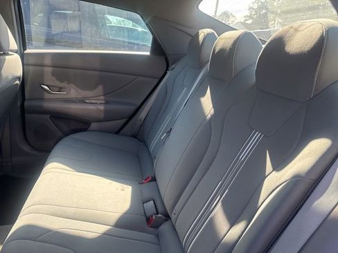 Used 2022 Hyundai Elantra SEL w/ Preferred Accessory Package image 13