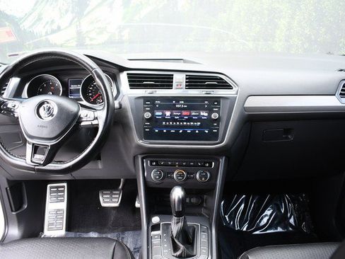 Used 2021 Volkswagen Tiguan SE R-Line AWD/4WD image 18