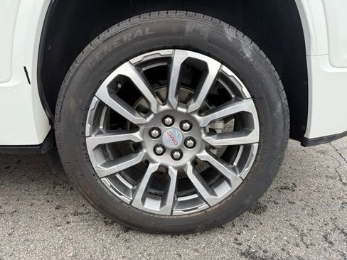 Used 2023 GMC Acadia Denali image 9