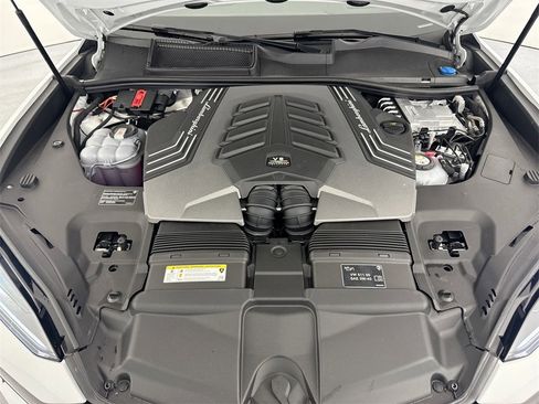 Used 2025 Lamborghini Urus SE image 30