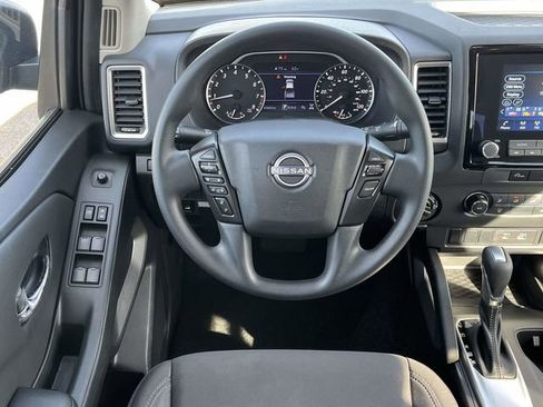 Used 2023 Nissan Frontier SV image 17