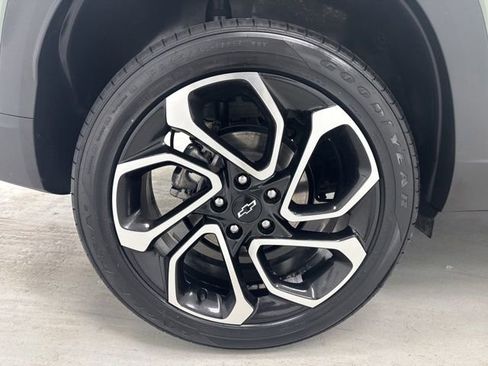 Used 2024 Chevrolet Trax RS w/ Driver Confidence Package FWD image 30