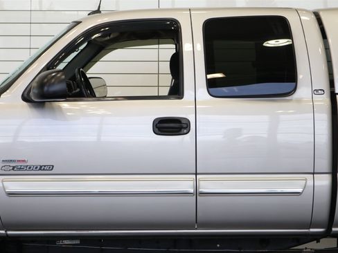Used 2005 Chevrolet Silverado 2500 LS w/ Heavy-Duty Power Package image 56