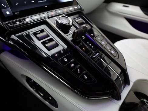 Used 2025 Aston Martin V8 Vantage Coupe image 20