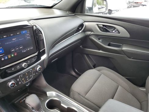 Used 2022 Chevrolet Traverse LT FWD image 20