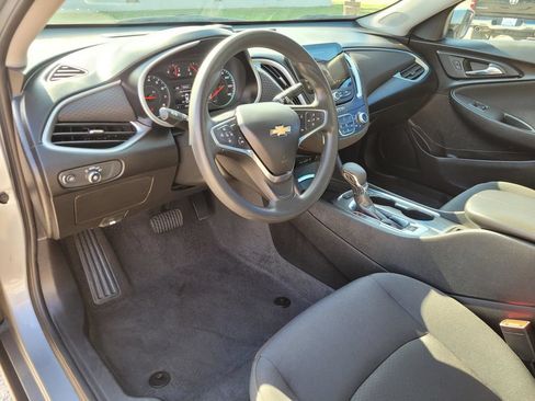 Used 2025 Chevrolet Malibu LT FWD image 2