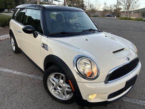 Used 2010 MINI Cooper Clubman S image 3