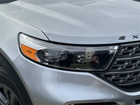 Used 2023 Ford Explorer XLT w/ Equipment Group 202A image 8