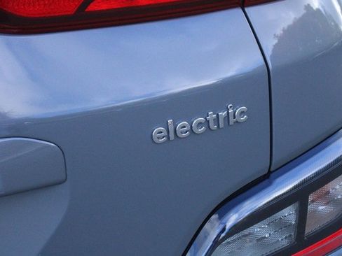 Used 2023 Hyundai Kona SEL w/ Cargo Package image 12