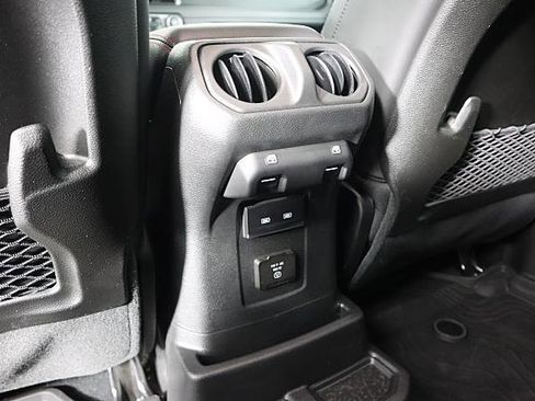 Used 2024 Jeep Wrangler Unlimited Rubicon image 21