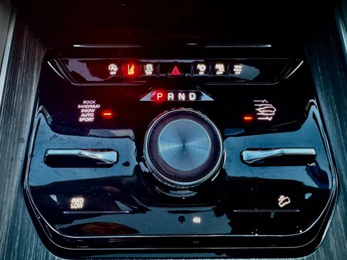 Used 2023 Jeep Wagoneer L Series III w/ Premium Group I image 25