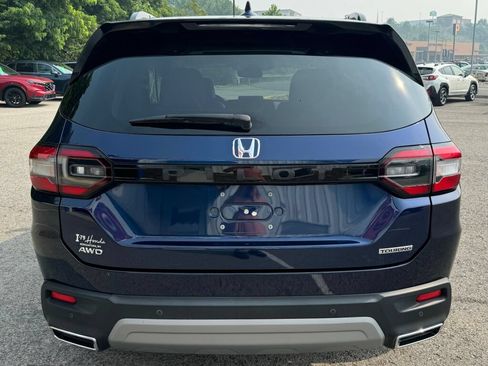 Used 2025 Honda Pilot Touring image 6