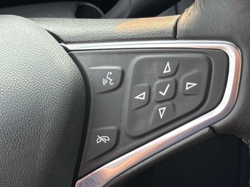 Used 2018 Chevrolet Equinox LT FWD image 20