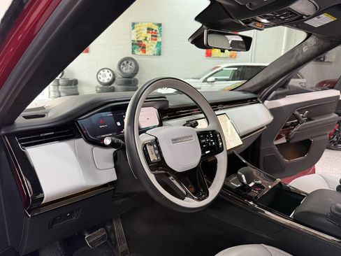 Used 2025 Land Rover Range Rover Sport Autobiography image 9